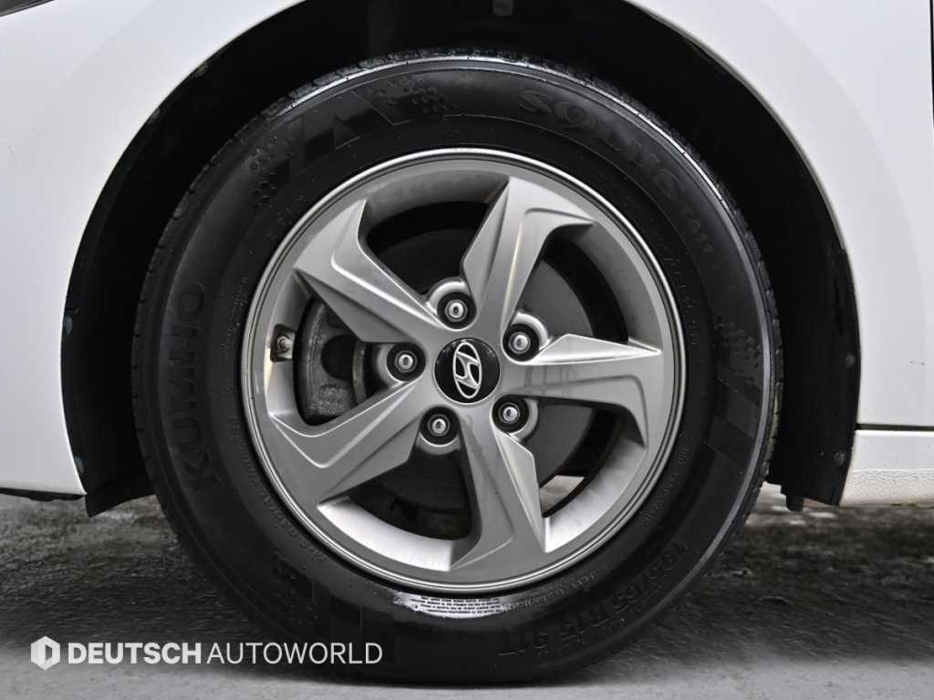 HYUNDAI Avante - Vista 5