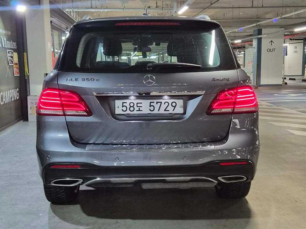 Mercedes Benz GLE Class - Vista 5