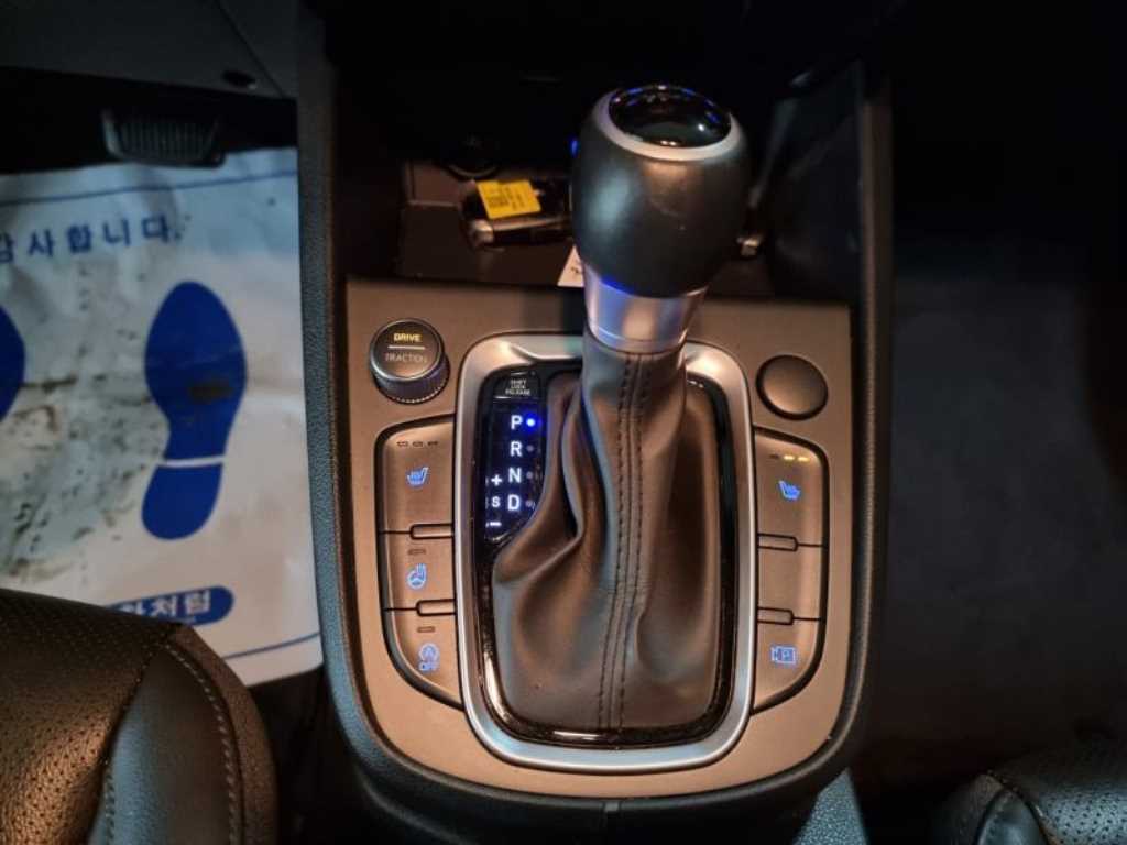 HYUNDAI Kona - Vista 11