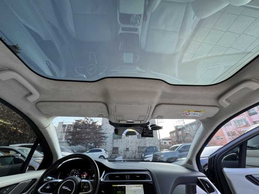 Jaguar I-PACE - Vista 10