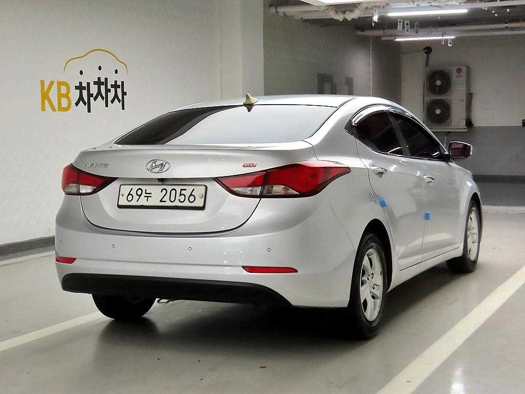 HYUNDAI Avante - Vista 4