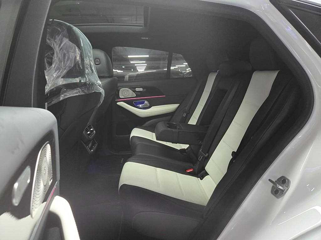 Mercedes Benz GLE Class - Vista 6