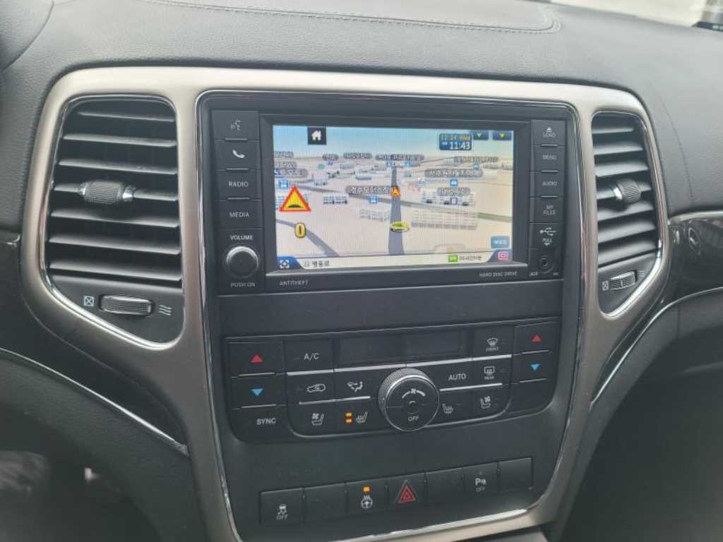 Jeep Cherokee - Vista 11