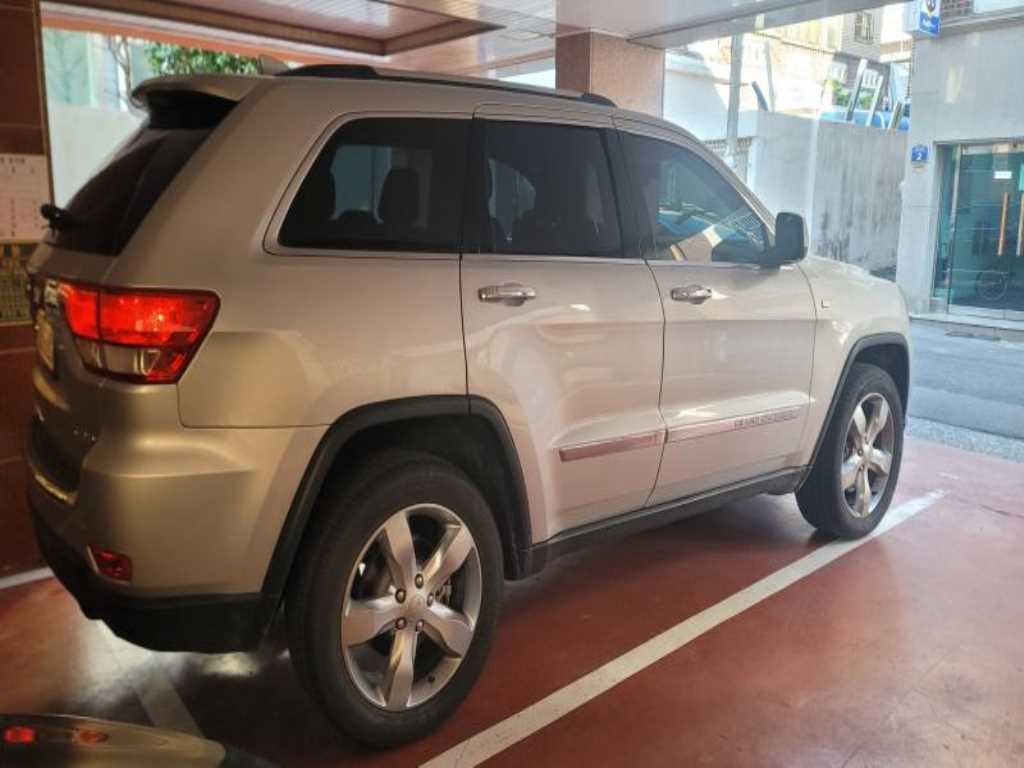 Jeep Cherokee - Vista 4