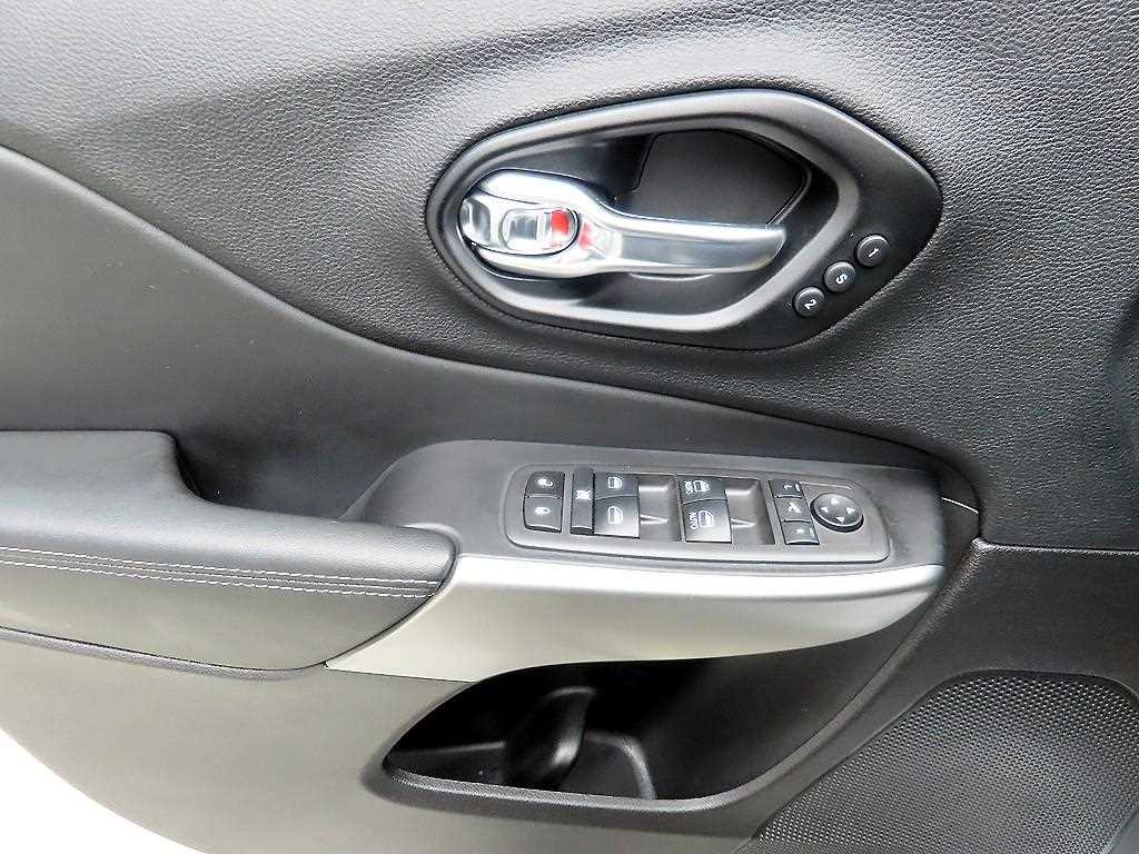 Jeep Cherokee - Vista 11