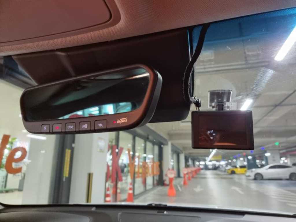 HYUNDAI Kona - Vista 12