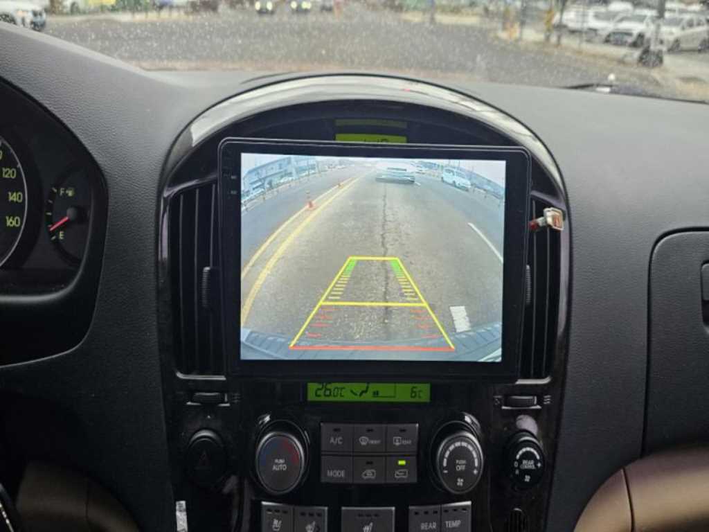 HYUNDAI Starex - Vista 7