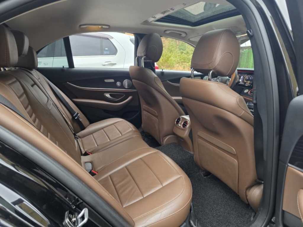 Mercedes Benz E class - Vista 9