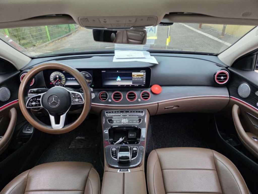 Mercedes Benz E class - Vista 8