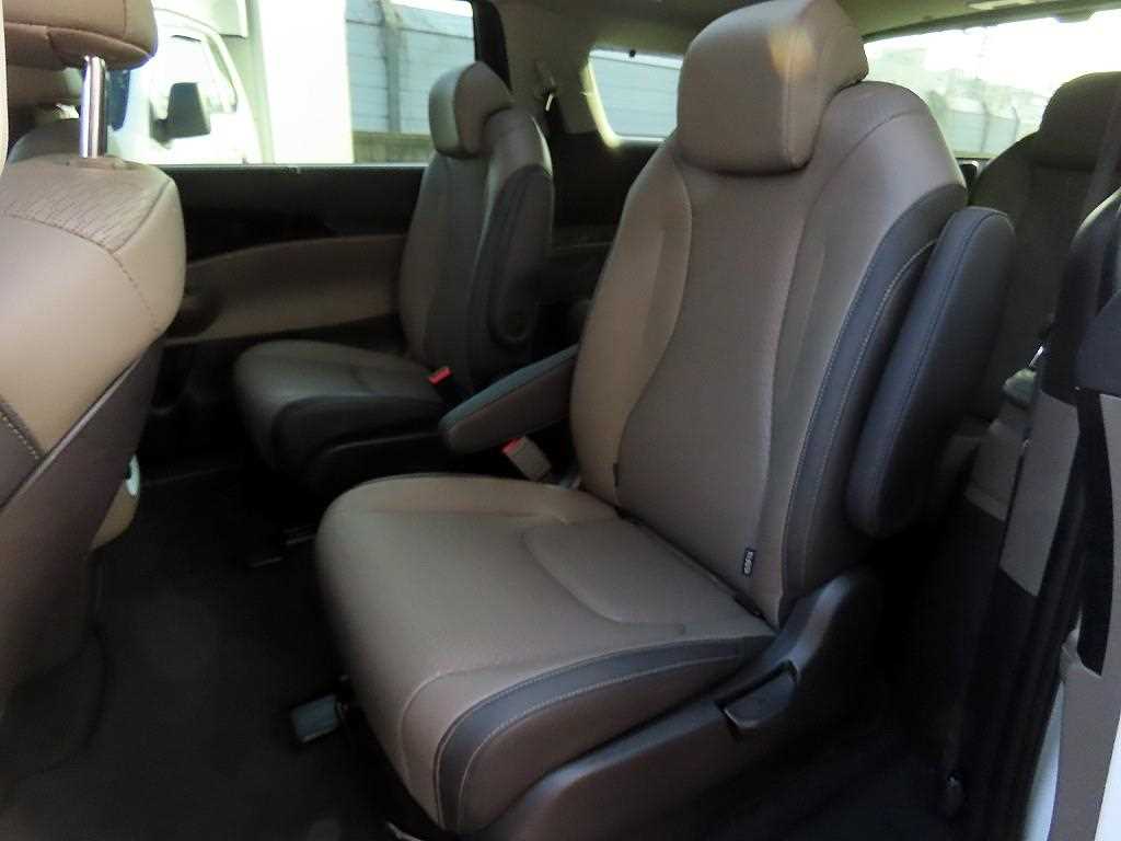 KIA Carnival - Vista 6