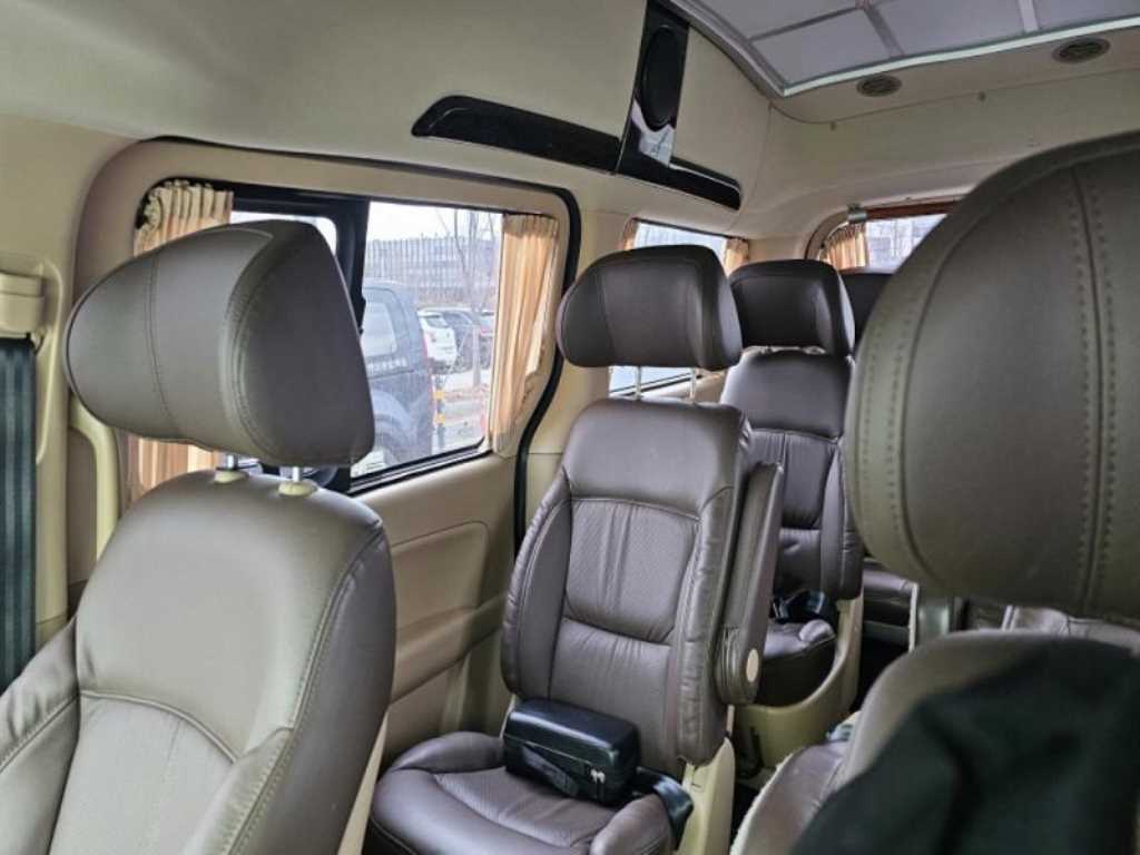 HYUNDAI Starex - Vista 9