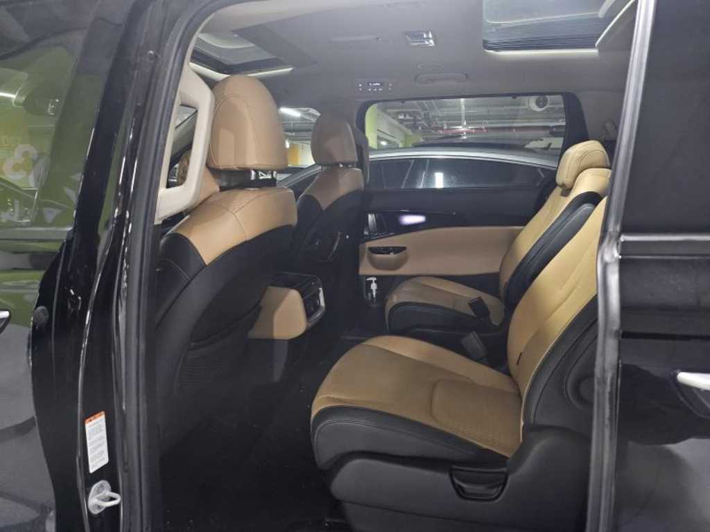 KIA Carnival - Vista 11