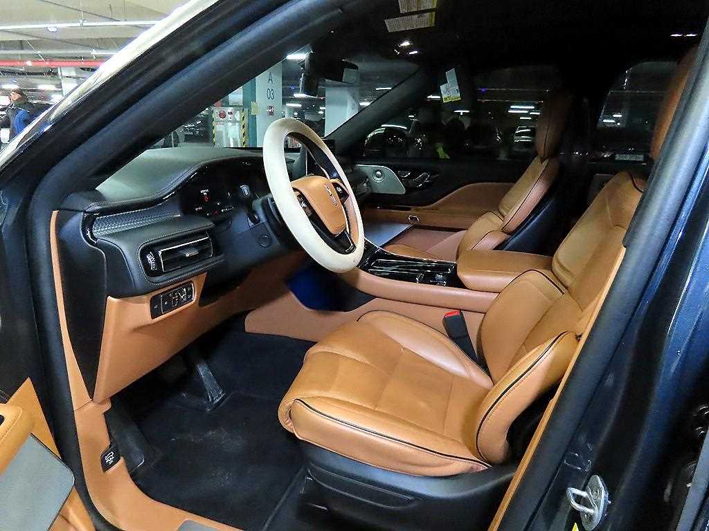 Lincoln Aviator - Vista 6