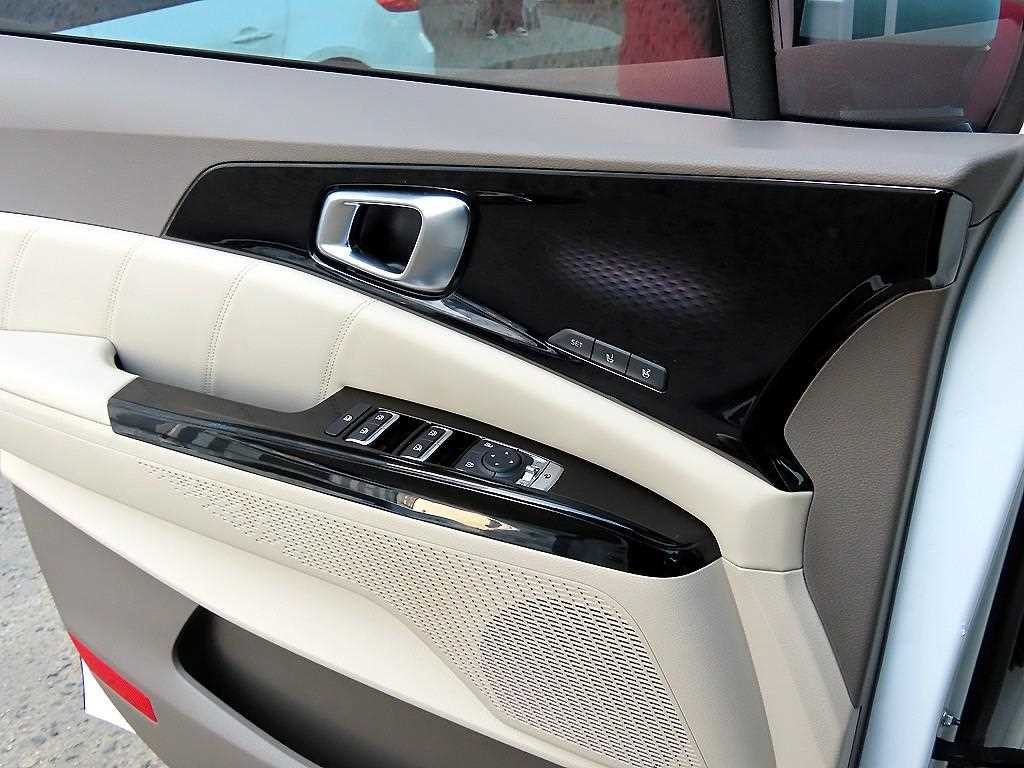 KIA Carnival - Vista 11