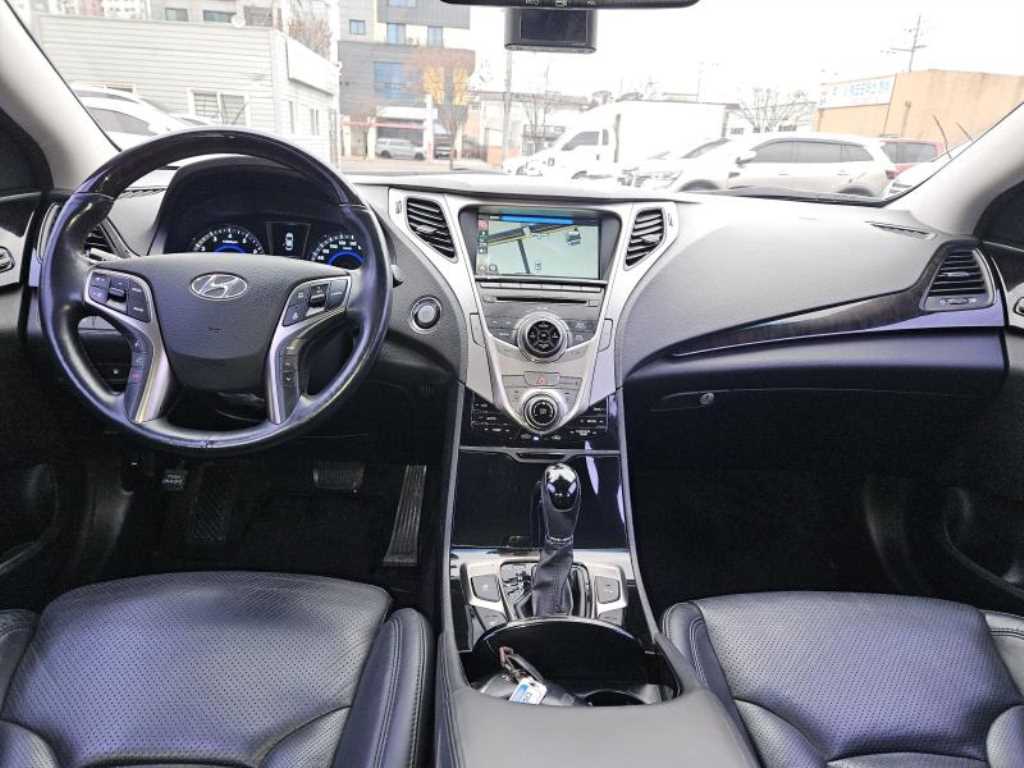 HYUNDAI Grandeur - Vista 7