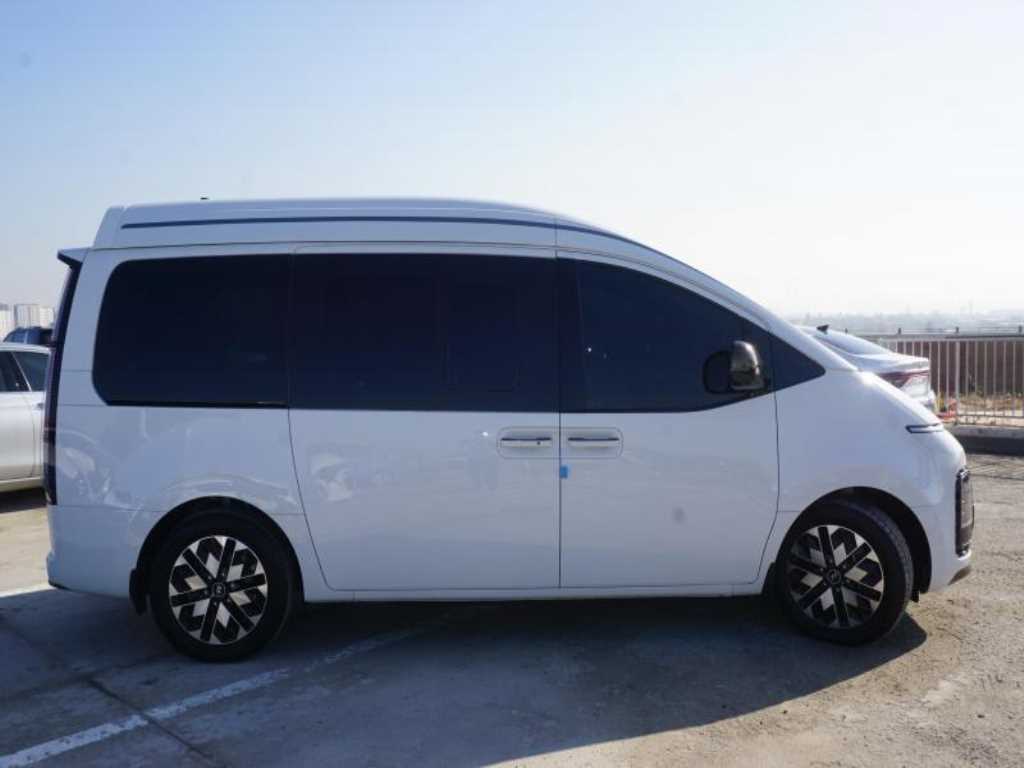 HYUNDAI Staria - Vista 5