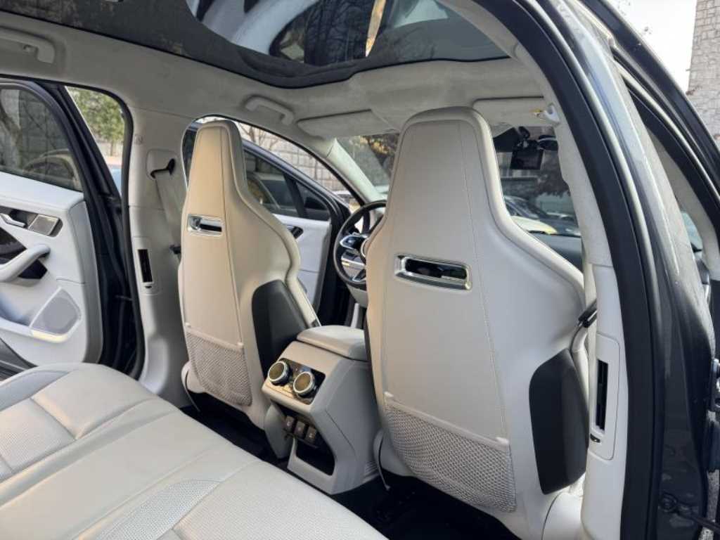 Jaguar I-PACE - Vista 11