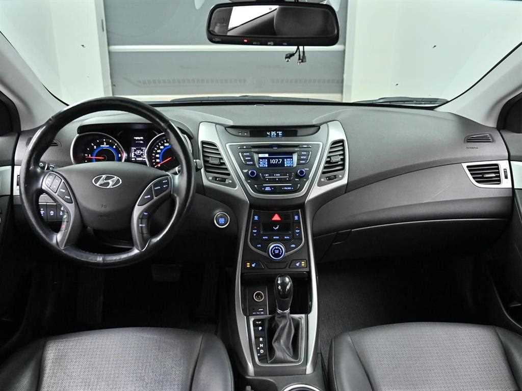 HYUNDAI Avante - Vista 7