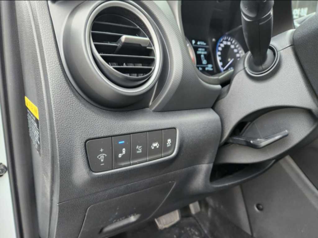 HYUNDAI Kona - Vista 9