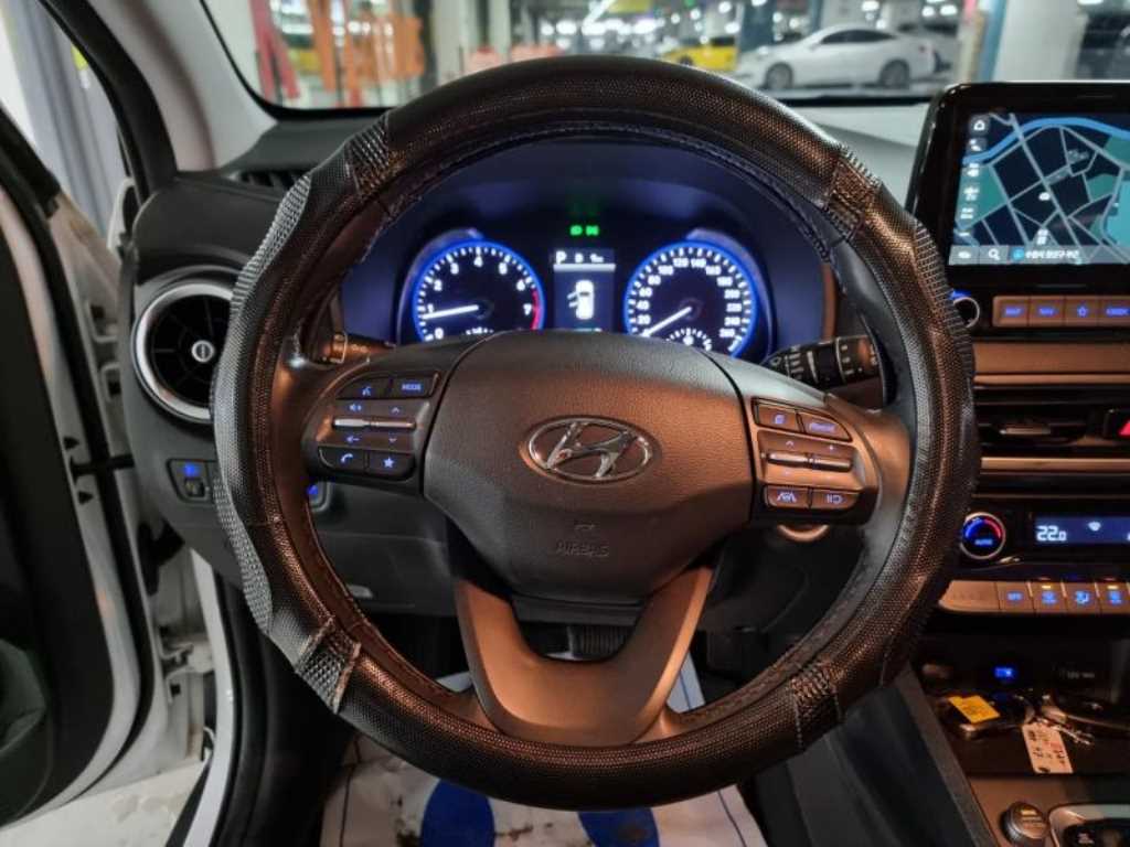 HYUNDAI Kona - Vista 7