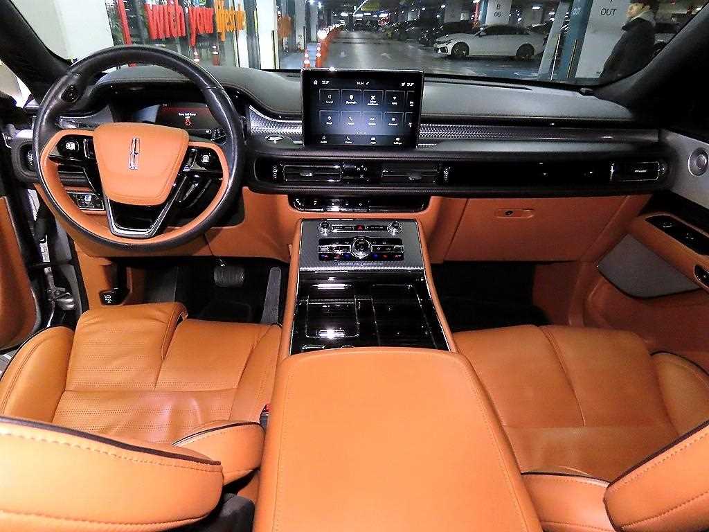 Lincoln Aviator - Vista 10