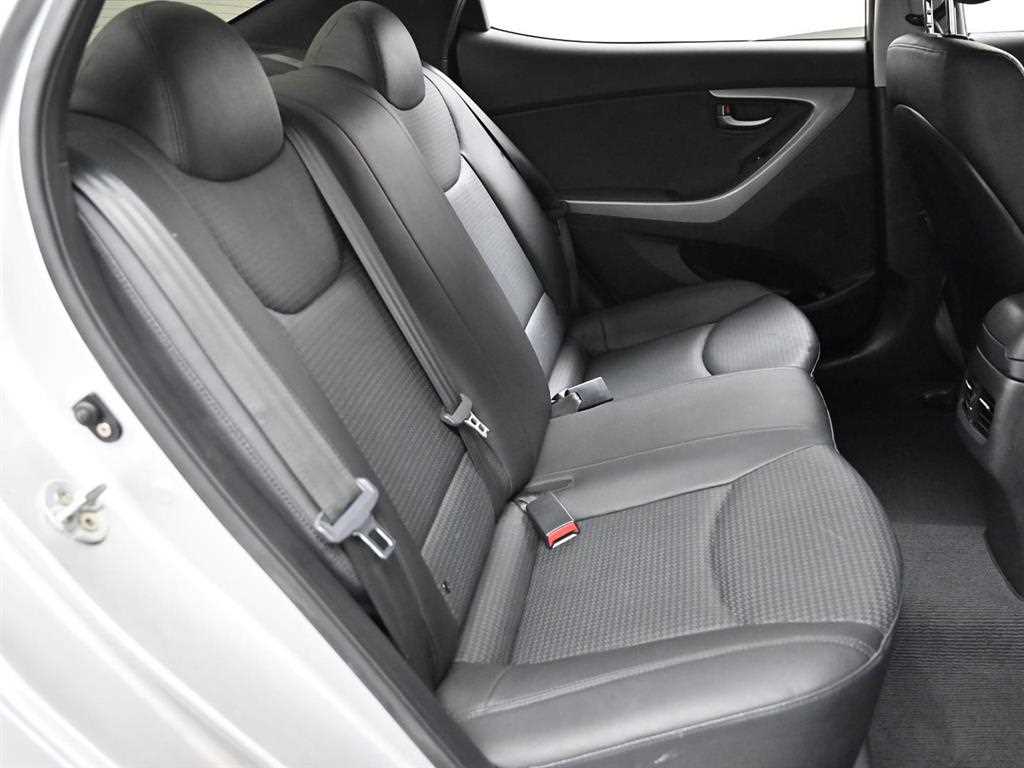 HYUNDAI Avante - Vista 12