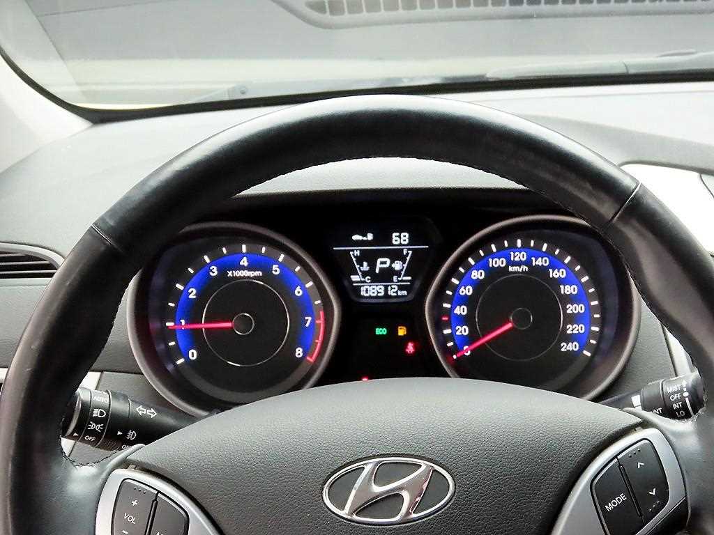 HYUNDAI Avante - Vista 6