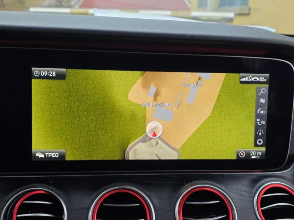 Mercedes Benz E class - Vista 11