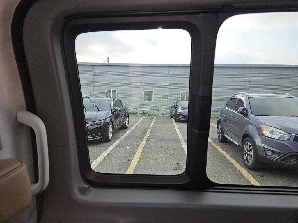 HYUNDAI Staria - Vista 12