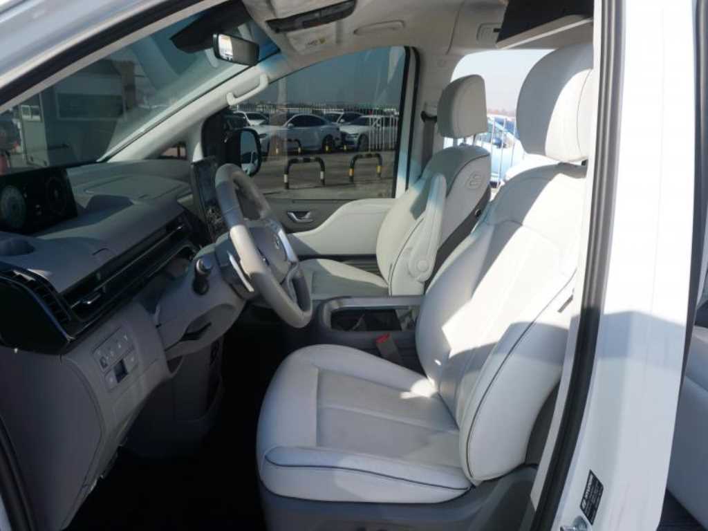 HYUNDAI Staria - Vista 8