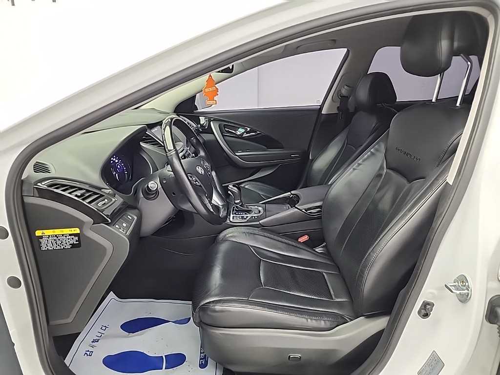 HYUNDAI Grandeur - Vista 11