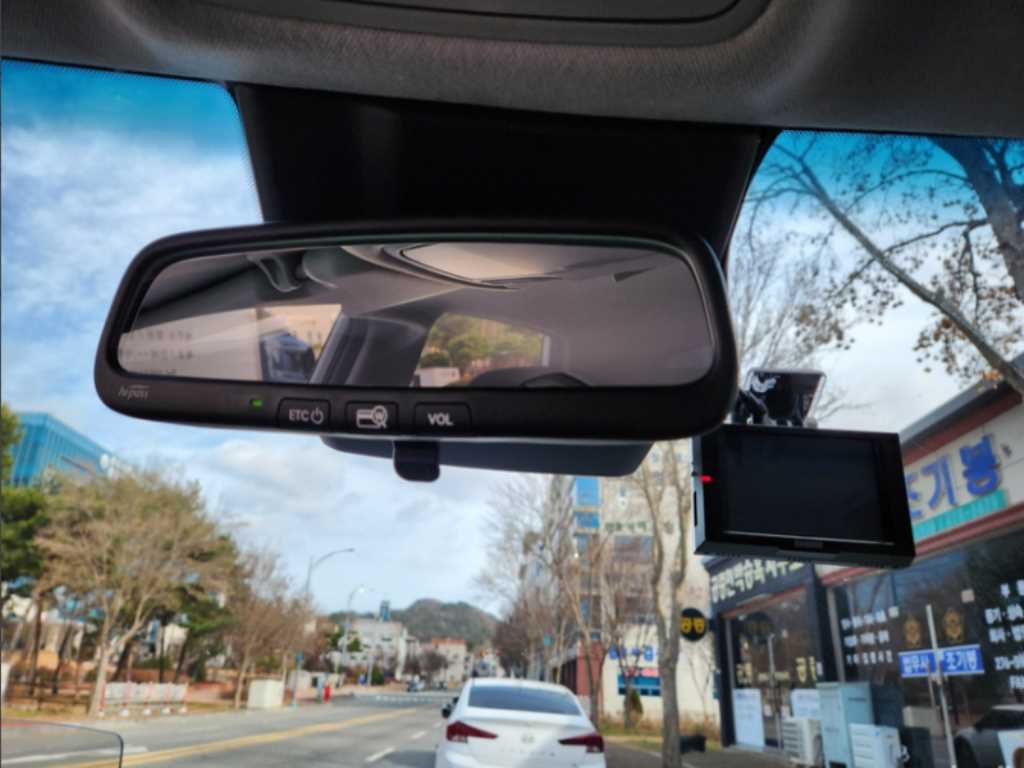 HYUNDAI Kona - Vista 10