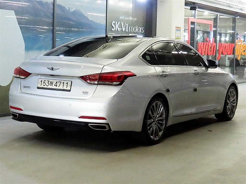 HYUNDAI Genesis - Vista 4