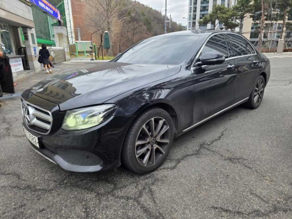 Mercedes Benz E class - Vista 4