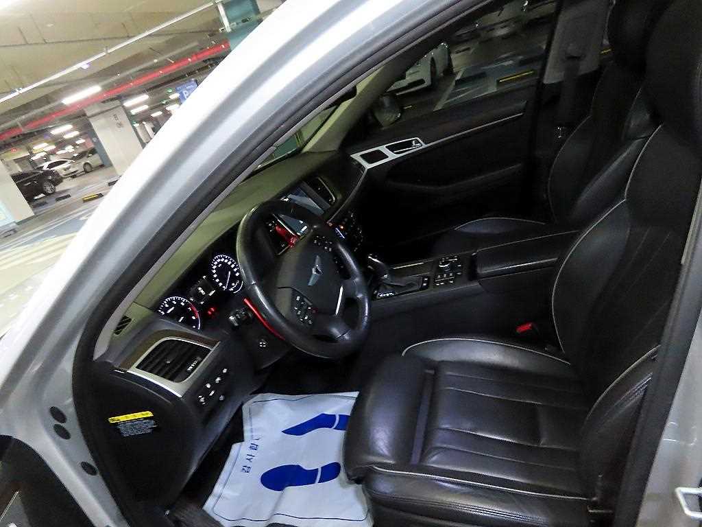 HYUNDAI Genesis - Vista 6