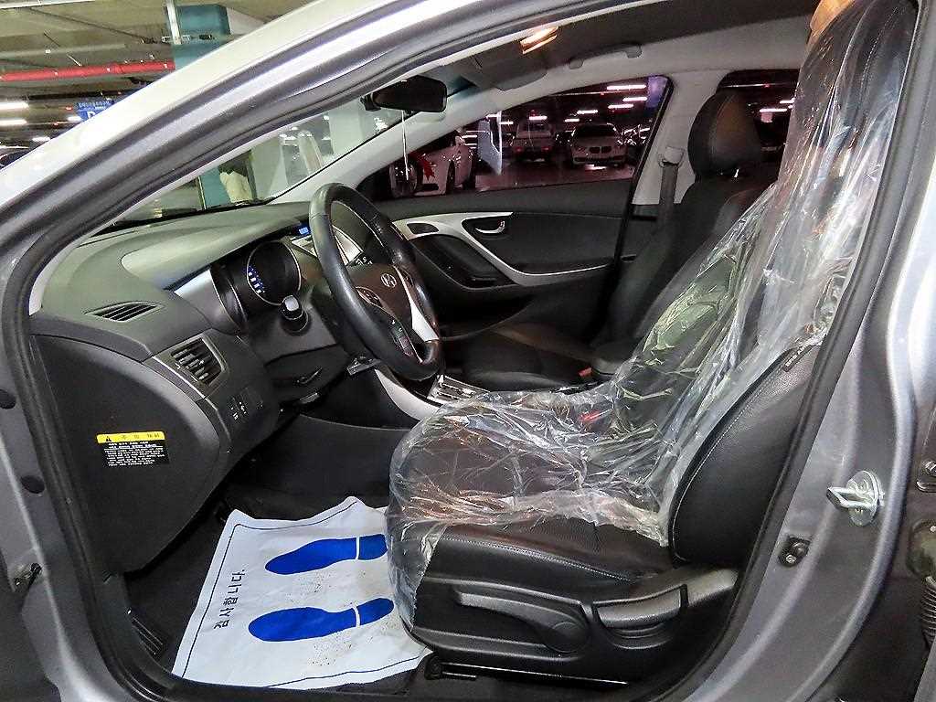 HYUNDAI Avante - Vista 6