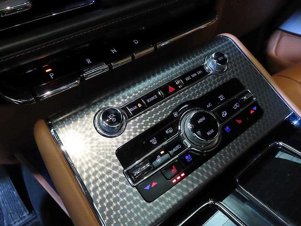 Lincoln Aviator - Vista 12