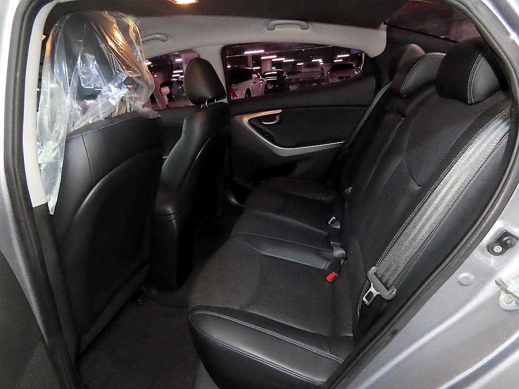 HYUNDAI Avante - Vista 7