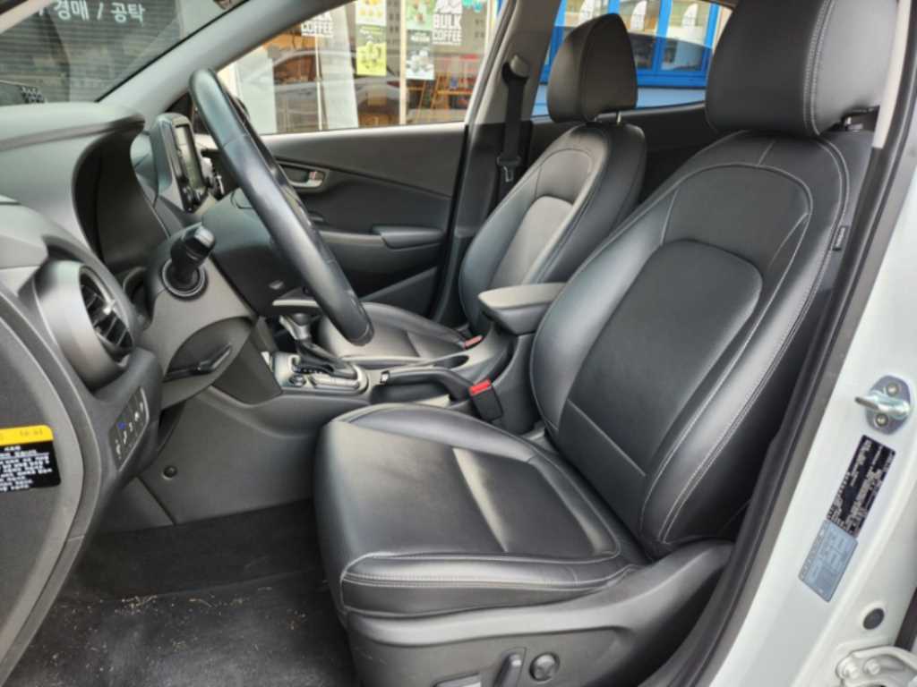 HYUNDAI Kona - Vista 5