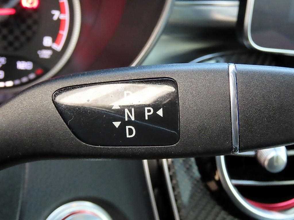 Mercedes Benz GLC Class - Vista 11