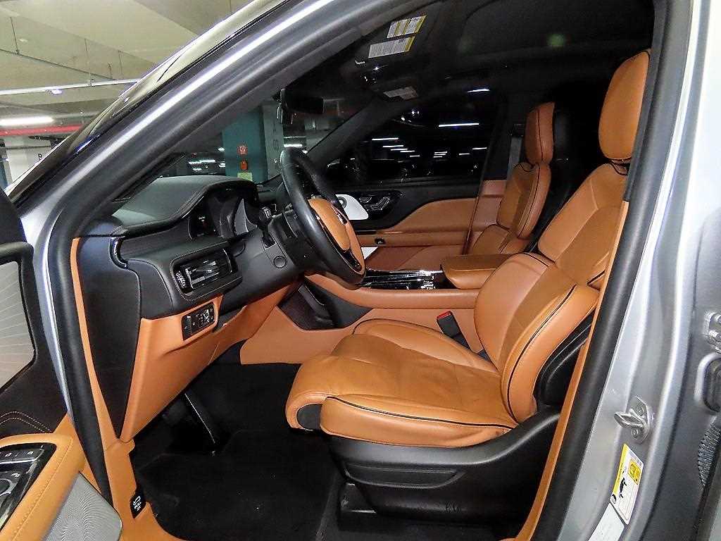 Lincoln Aviator - Vista 6