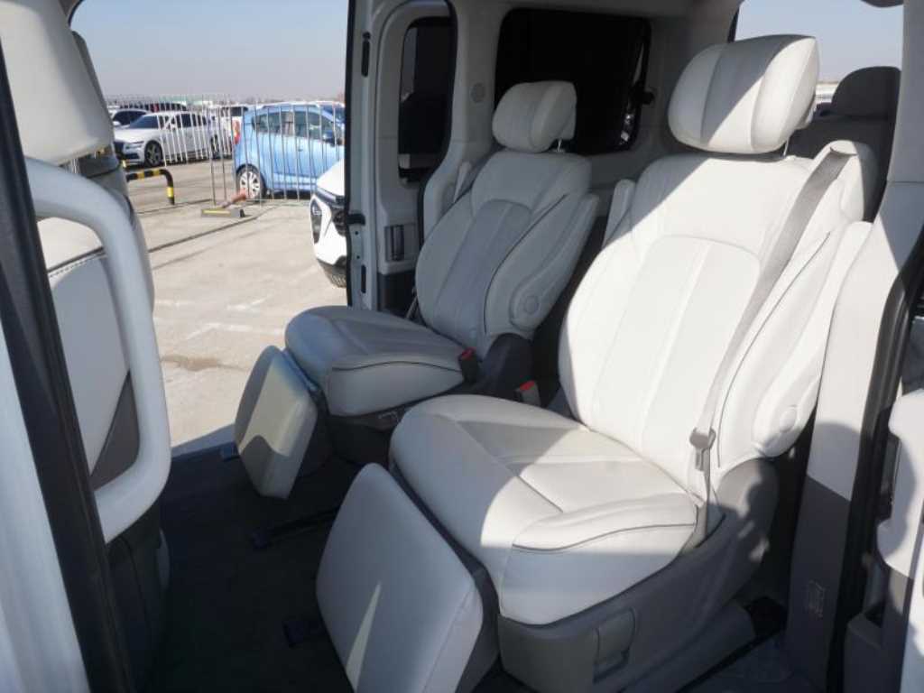 HYUNDAI Staria - Vista 12