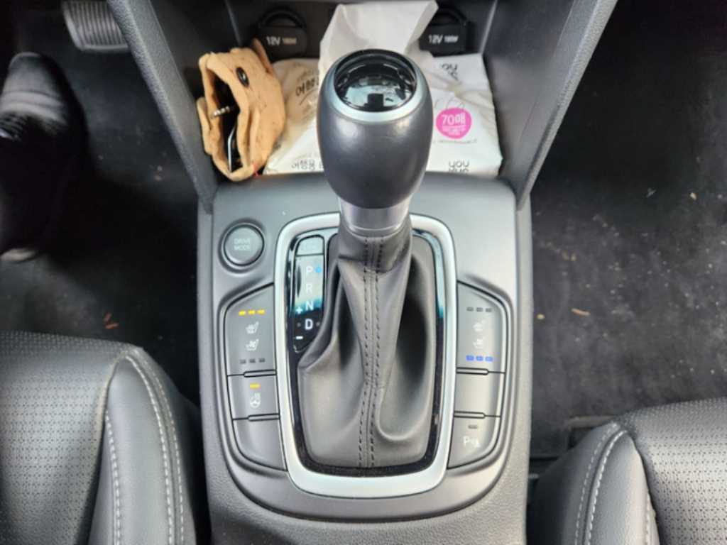 HYUNDAI Kona - Vista 8