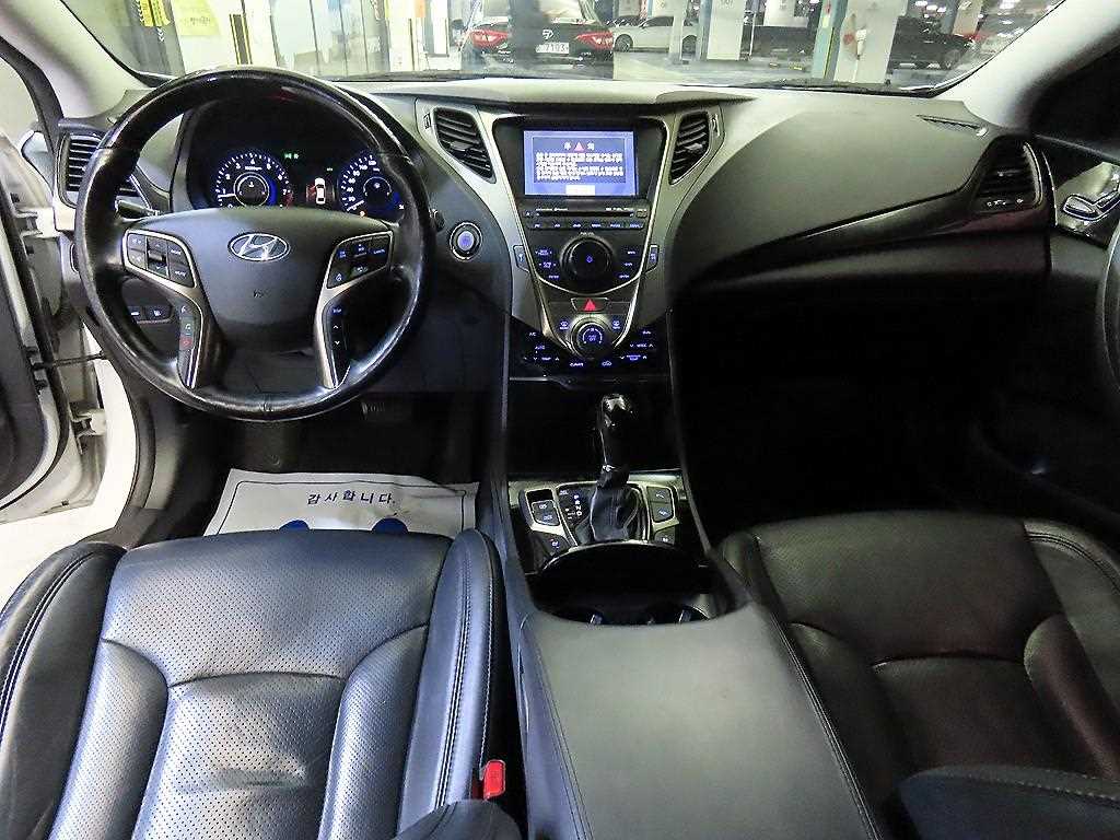 HYUNDAI Grandeur - Vista 10