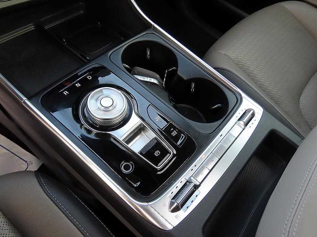 KIA Carnival - Vista 12