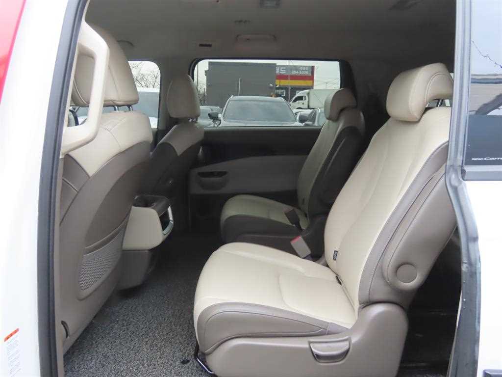 KIA Carnival - Vista 8