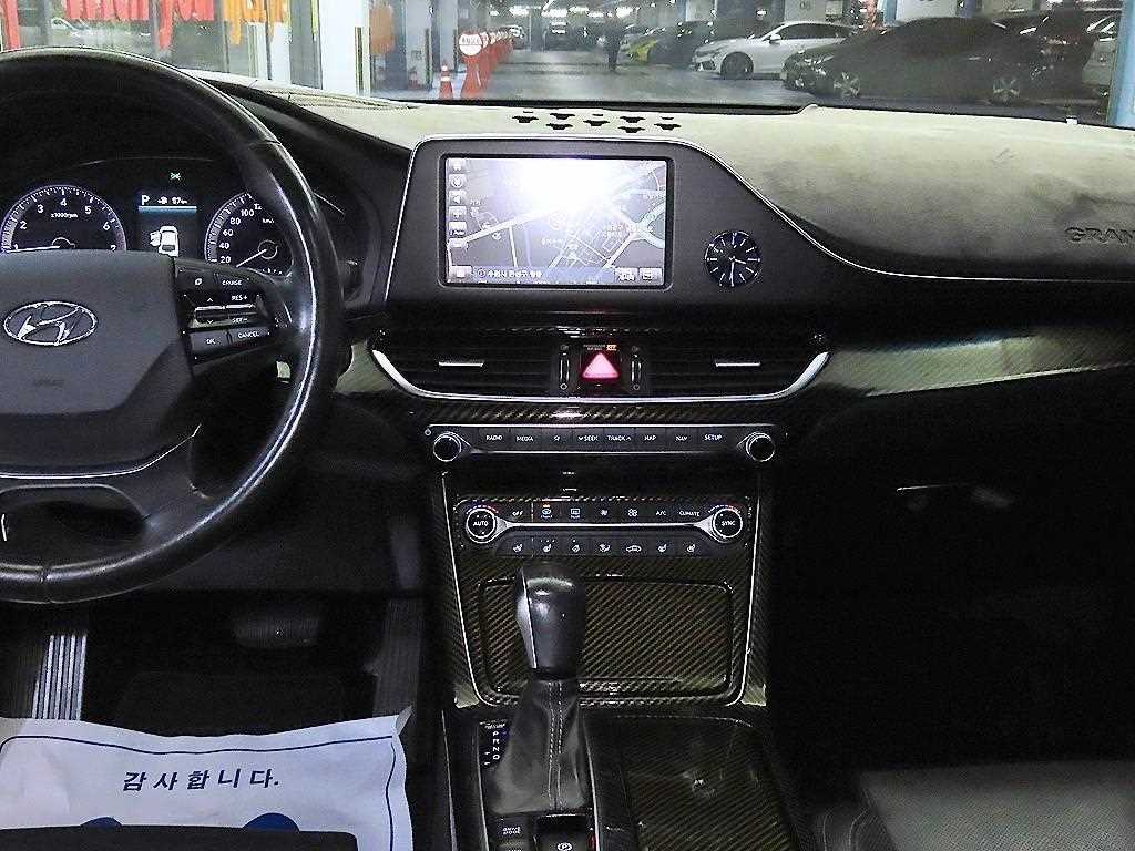 HYUNDAI Grandeur - Vista 11