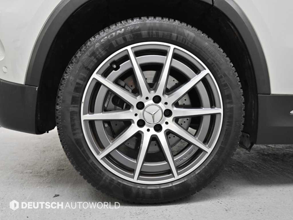 Mercedes Benz GLA Class - Vista 5