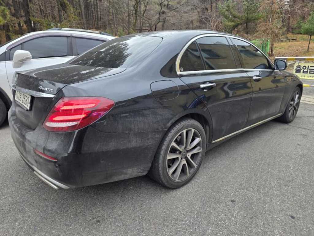 Mercedes Benz E class - Vista 5