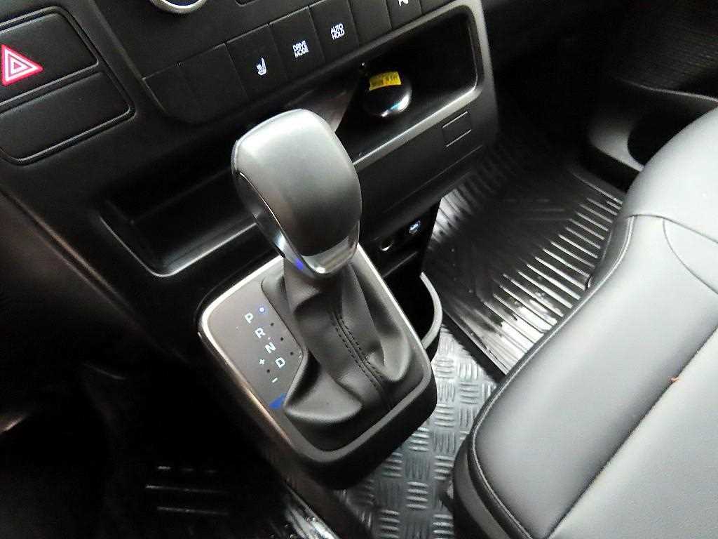 HYUNDAI Staria - Vista 11